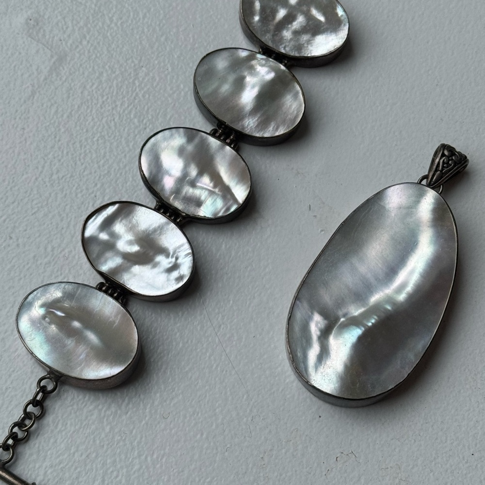 Elegant Silver Mother of Pearl Jewelry Set (bracelet & pendant)